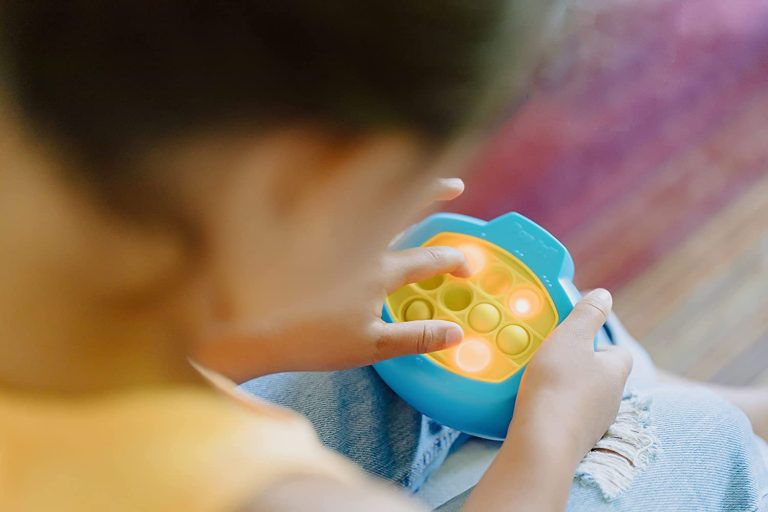 Pop It! PRO – The Light-Up, Pattern-Popping Game