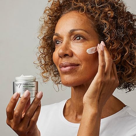 No7 Future Renew Damage Reversal Night Cream – Nightly Face Moisturizer with Hyaluronic Acid for Damaged and Aging Skin – Dermatologist-Approved Facial Skin Care Products for Sensitive Skin (50ml)